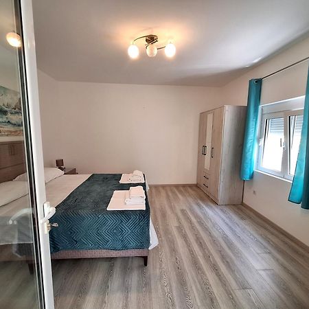 Apartmani Hortenzija บุดวา ภายนอก รูปภาพ