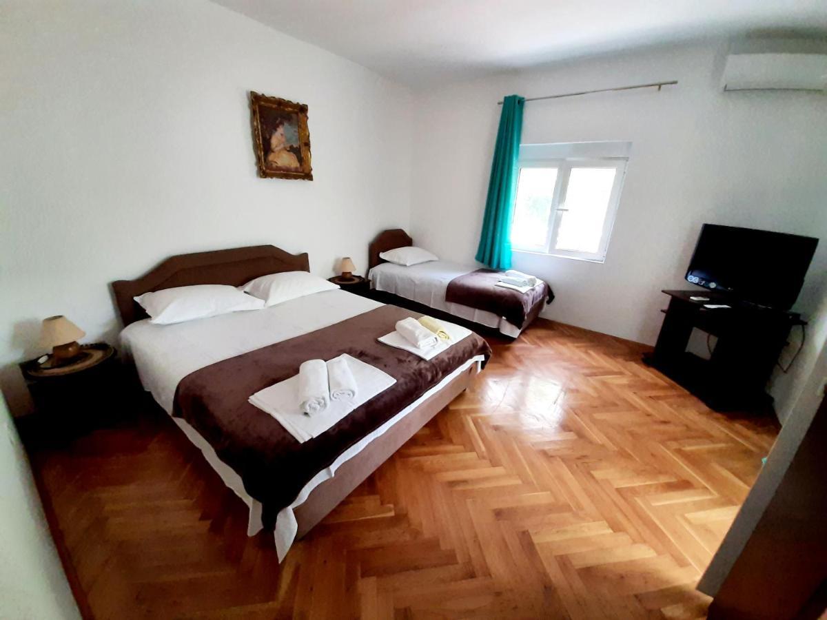 Apartmani Hortenzija บุดวา ภายนอก รูปภาพ