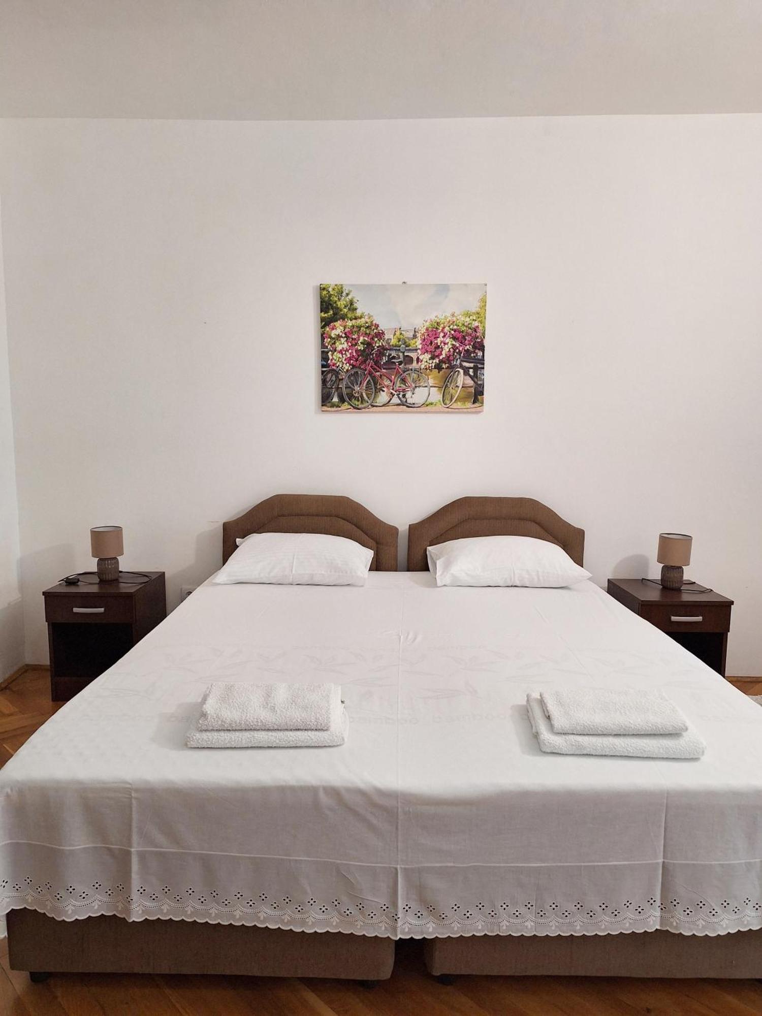 Apartmani Hortenzija บุดวา ภายนอก รูปภาพ