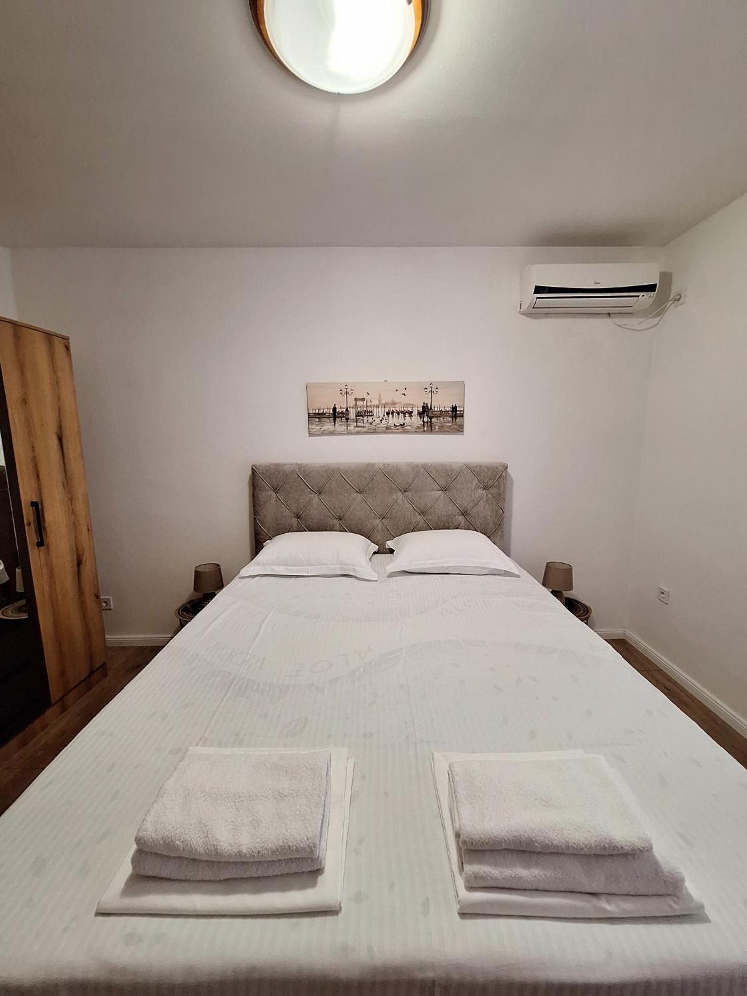 Apartmani Hortenzija บุดวา ภายนอก รูปภาพ