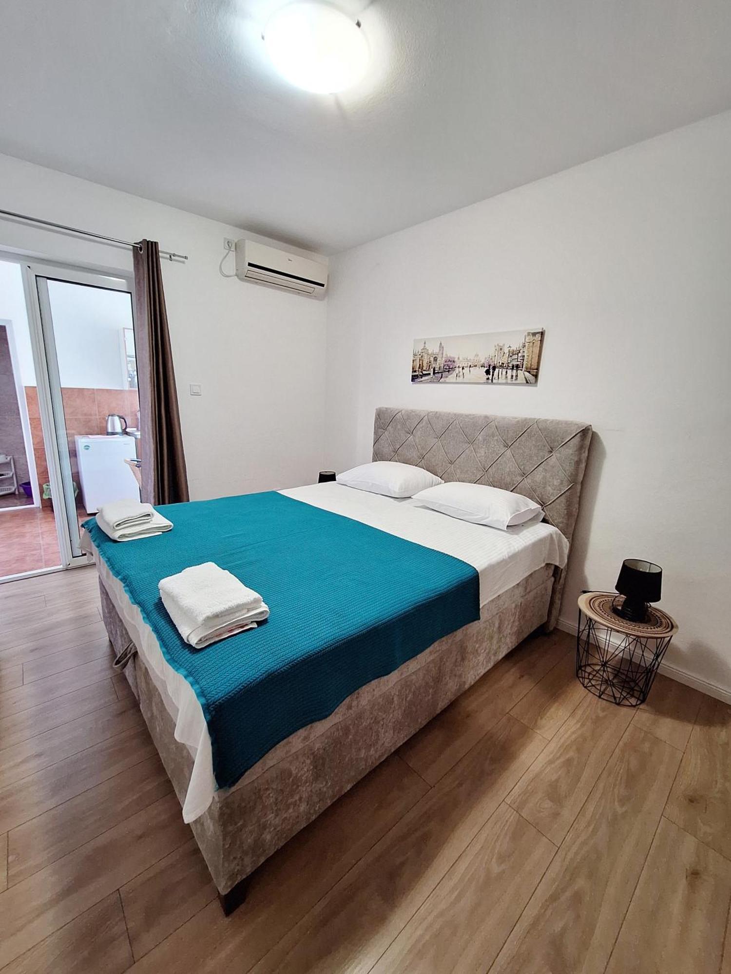 Apartmani Hortenzija บุดวา ภายนอก รูปภาพ