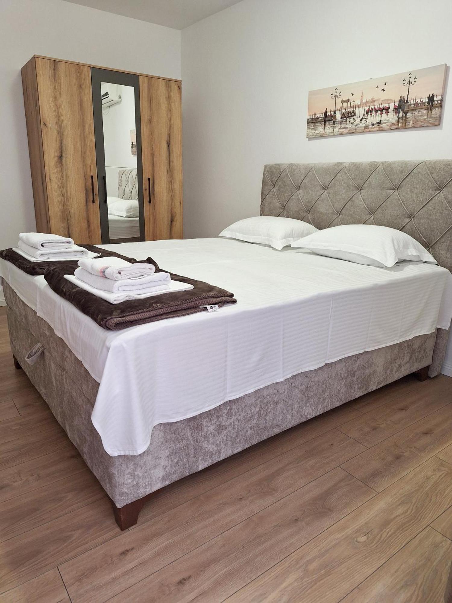 Apartmani Hortenzija บุดวา ภายนอก รูปภาพ