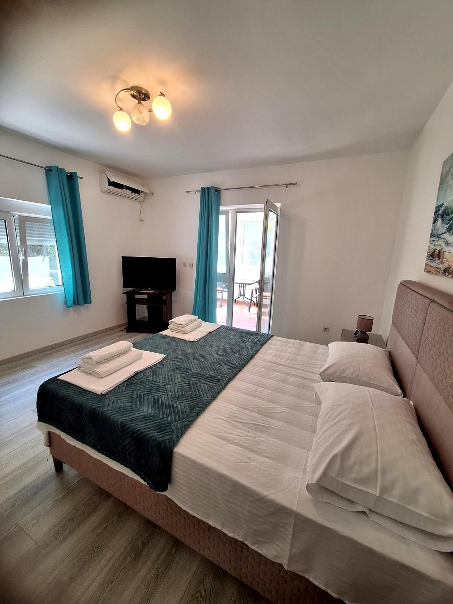 Apartmani Hortenzija บุดวา ภายนอก รูปภาพ