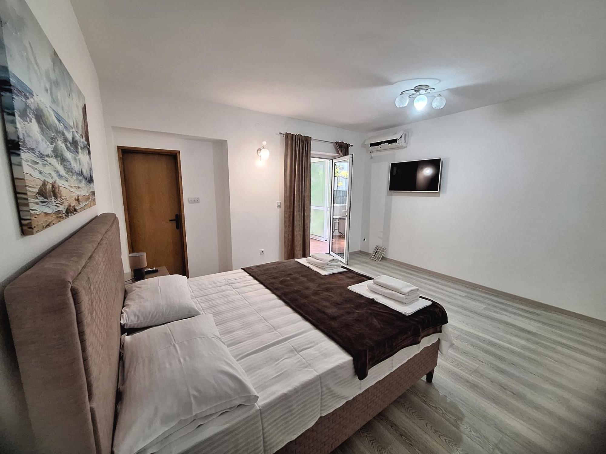 Apartmani Hortenzija บุดวา ภายนอก รูปภาพ